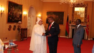 Amrani Presents his Credentials to Malawi President